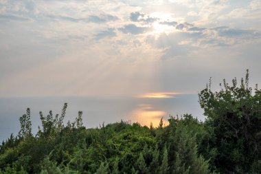 Lefkada, İyon Adaları, Yunanistan 'ın şaşırtıcı güneş batımı manzarası