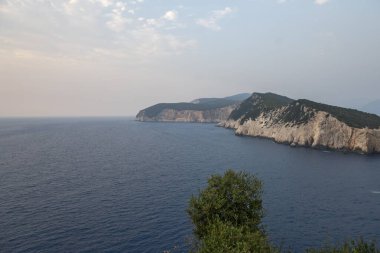 Lefkada, İyon Adaları, Yunanistan 'ın şaşırtıcı güneş batımı manzarası