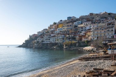 KAVALA, GREECE - 27 Aralık 2023: Eski Kavala kenti, Doğu Makedonya ve Trakya, Yunanistan