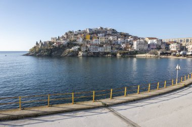 KAVALA, GREECE - 27 Aralık 2023: Eski Kavala kenti, Doğu Makedonya ve Trakya, Yunanistan