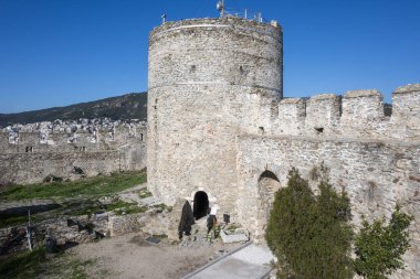 KAVALA, GREECE - 27 Aralık 2023: Eski Kavala kenti, Doğu Makedonya ve Trakya, Yunanistan