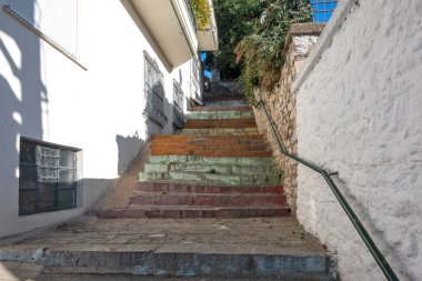 KAVALA, GREECE - 27 Aralık 2023: Eski Kavala kenti, Doğu Makedonya ve Trakya, Yunanistan