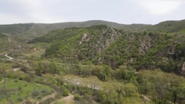 Bulgaristan 'ın Kresna Vadisi' nden geçen Struma Nehri 'nin havadan görüntüsü