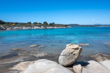 Karydi Sahili yakınlarındaki Sithonia kıyı şeridi, Chalkidiki, Orta Makedonya, Yunanistan