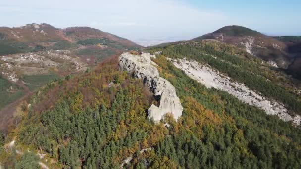 Belintash的空中秋景 位于保加利亚罗德普山脉的古代圣地 献给萨巴索斯神 — 图库视频影像