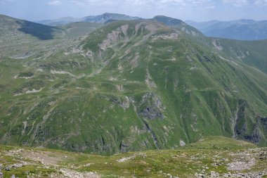 Bulgaristan 'ın Kalin tepeleri yakınlarındaki Rila Dağı' nın İnanılmaz Yaz Manzarası