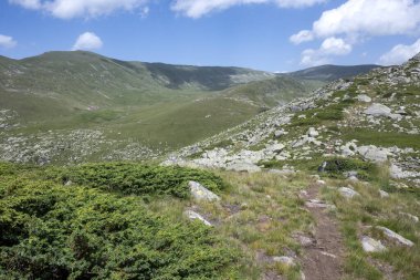 Bulgaristan 'ın Kalin tepeleri yakınlarındaki Rila Dağı' nın İnanılmaz Yaz Manzarası