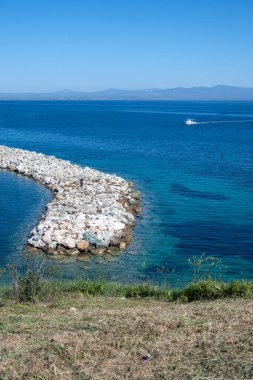 Nea Fokea, Chalkidiki, Orta Makedonya ve Yunanistan yakınlarındaki Kassandra kıyı şeridinin inanılmaz manzarası
