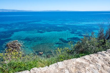 Nea Fokea, Chalkidiki, Orta Makedonya ve Yunanistan yakınlarındaki Kassandra kıyı şeridinin inanılmaz manzarası