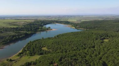 Bulgaristan 'ın Filibe Bölgesi' nin Asenovgrad kenti yakınlarındaki Kırk Springs Reservoir Havacılık Manzarası