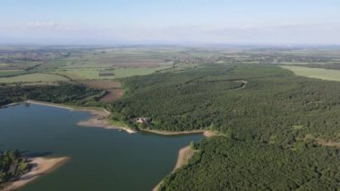 Bulgaristan 'ın Filibe Bölgesi' nin Asenovgrad kenti yakınlarındaki Kırk Springs Reservoir Havacılık Manzarası