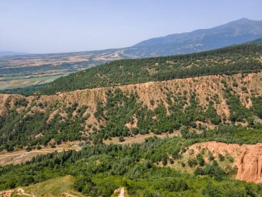 Kaya oluşumunun şaşırtıcı hava manzarası Stob piramitleri, Rila Dağı, Kyustendil bölgesi, Bulgaristan