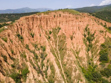 Kaya oluşumunun şaşırtıcı hava manzarası Stob piramitleri, Rila Dağı, Kyustendil bölgesi, Bulgaristan