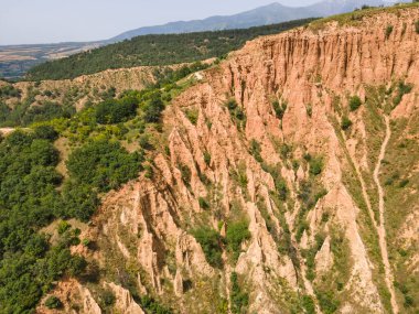Kaya oluşumunun şaşırtıcı hava manzarası Stob piramitleri, Rila Dağı, Kyustendil bölgesi, Bulgaristan