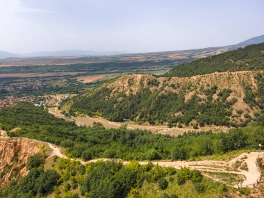 Kaya oluşumunun şaşırtıcı hava manzarası Stob piramitleri, Rila Dağı, Kyustendil bölgesi, Bulgaristan