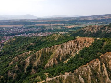 Kaya oluşumunun şaşırtıcı hava manzarası Stob piramitleri, Rila Dağı, Kyustendil bölgesi, Bulgaristan