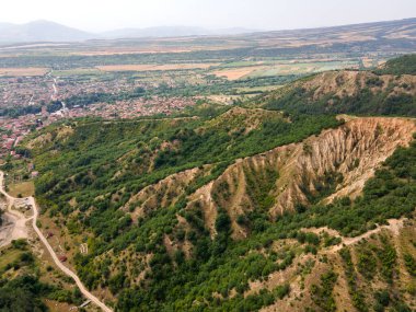 Kaya oluşumunun şaşırtıcı hava manzarası Stob piramitleri, Rila Dağı, Kyustendil bölgesi, Bulgaristan