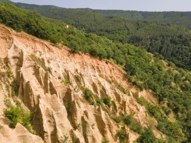 Kaya oluşumunun şaşırtıcı hava manzarası Stob piramitleri, Rila Dağı, Kyustendil bölgesi, Bulgaristan