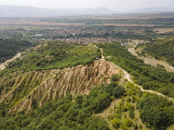 Kaya oluşumunun şaşırtıcı hava manzarası Stob piramitleri, Rila Dağı, Kyustendil bölgesi, Bulgaristan