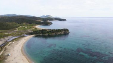 Azapiko Kuzey Sahili yakınlarındaki Sithonia kıyı şeridi, Chalkidiki, Orta Makedonya, Yunanistan