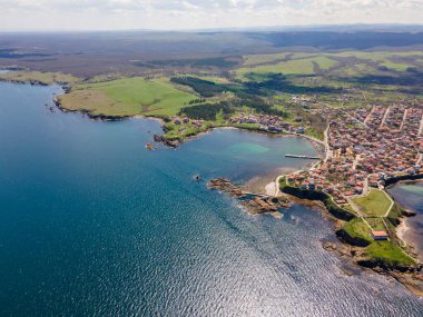 Bulgaristan 'ın Burgaz Bölgesi Ahtopol kentindeki şaşırtıcı hava manzarası kasabası