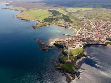 Bulgaristan 'ın Burgaz Bölgesi Ahtopol kentindeki şaşırtıcı hava manzarası kasabası