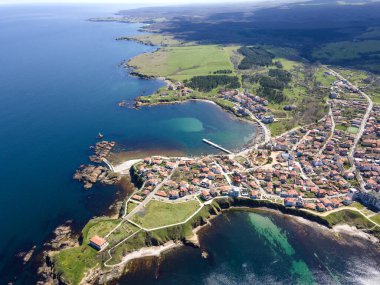 Bulgaristan 'ın Burgaz Bölgesi Ahtopol kentindeki şaşırtıcı hava manzarası kasabası