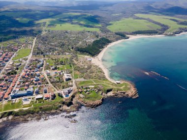 Bulgaristan 'ın Burgaz Bölgesi Ahtopol kentindeki şaşırtıcı hava manzarası kasabası