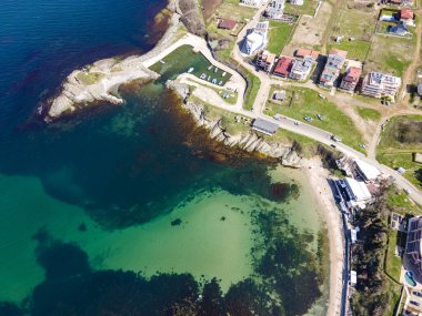 Bulgaristan 'ın Burgaz Bölgesi' ndeki Lozenets kasabası yakınlarındaki Karadeniz kıyılarının hava manzarası