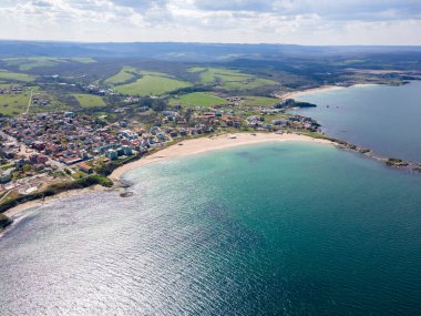 Bulgaristan 'ın Burgaz Bölgesi' ndeki Lozenets kasabası yakınlarındaki Karadeniz kıyılarının hava manzarası