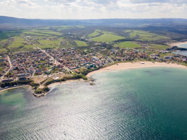 Bulgaristan 'ın Burgaz Bölgesi' ndeki Lozenets kasabası yakınlarındaki Karadeniz kıyılarının hava manzarası