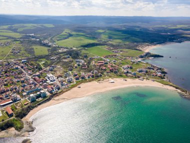 Bulgaristan 'ın Burgaz Bölgesi' ndeki Lozenets kasabası yakınlarındaki Karadeniz kıyılarının hava manzarası