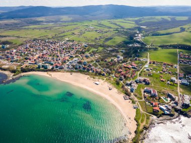 Bulgaristan 'ın Burgaz Bölgesi' ndeki Lozenets kasabası yakınlarındaki Karadeniz kıyılarının hava manzarası