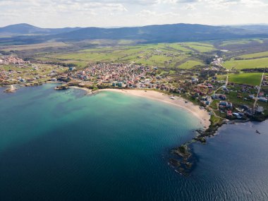 Bulgaristan 'ın Burgaz Bölgesi' ndeki Lozenets kasabası yakınlarındaki Karadeniz kıyılarının hava manzarası