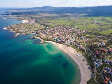 Bulgaristan 'ın Burgaz Bölgesi' ndeki Lozenets kasabası yakınlarındaki Karadeniz kıyılarının hava manzarası
