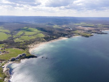 Bulgaristan 'ın Burgaz Bölgesi' ndeki Lozenets kasabası yakınlarındaki Karadeniz kıyılarının hava manzarası