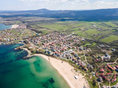 Bulgaristan 'ın Burgaz Bölgesi' ndeki Lozenets kasabası yakınlarındaki Karadeniz kıyılarının hava manzarası