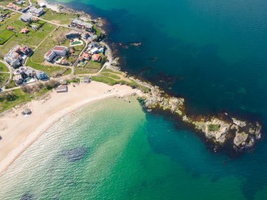 Bulgaristan 'ın Burgaz Bölgesi' ndeki Lozenets kasabası yakınlarındaki Karadeniz kıyılarının hava manzarası