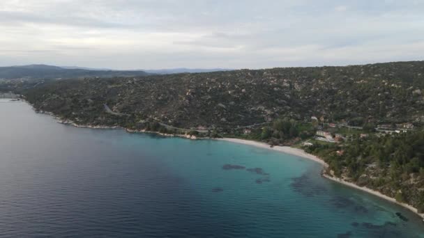 希腊中马其顿Chalkidiki的Koviou海滩附近的Sithonia海岸线美景令人惊奇 — 图库视频影像