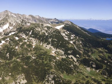 Bulgaristan 'ın Popovo Gölü yakınlarındaki Pirin Dağı' nın şaşırtıcı hava manzarası