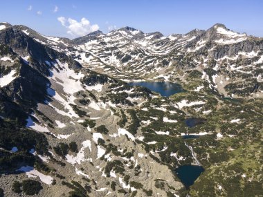 Bulgaristan 'ın Popovo Gölü yakınlarındaki Pirin Dağı' nın şaşırtıcı hava manzarası