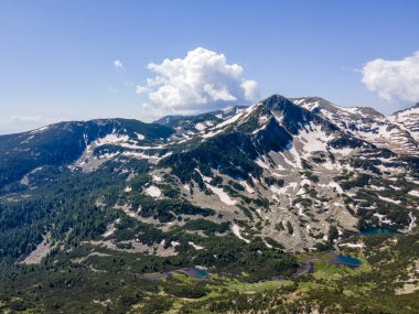 Bulgaristan 'ın Popovo Gölü yakınlarındaki Pirin Dağı' nın şaşırtıcı hava manzarası