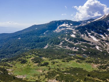 Bulgaristan 'ın Popovo Gölü yakınlarındaki Pirin Dağı' nın şaşırtıcı hava manzarası