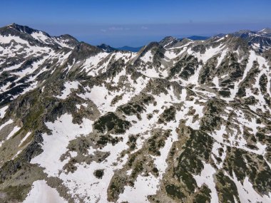 Bulgaristan 'ın Popovo Gölü yakınlarındaki Pirin Dağı' nın şaşırtıcı hava manzarası