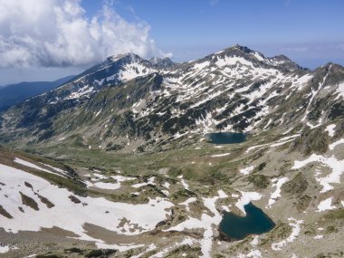 Bulgaristan 'ın Popovo Gölü yakınlarındaki Pirin Dağı' nın şaşırtıcı hava manzarası