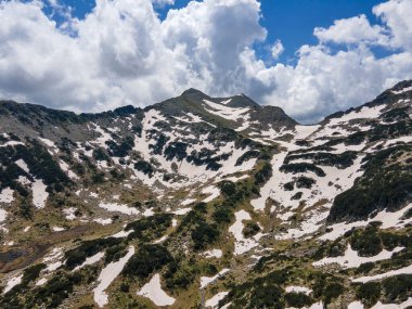 Bulgaristan 'ın Popovo Gölü yakınlarındaki Pirin Dağı' nın şaşırtıcı hava manzarası