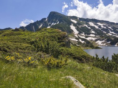 Bulgaristan 'ın Popovo Gölü yakınlarındaki Pirin Dağı' nın şaşırtıcı hava manzarası