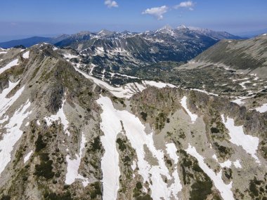 Bulgaristan 'ın Popovo Gölü yakınlarındaki Pirin Dağı' nın şaşırtıcı hava manzarası