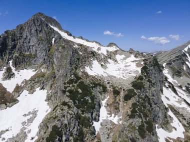 Bulgaristan 'ın Popovo Gölü yakınlarındaki Pirin Dağı' nın şaşırtıcı hava manzarası