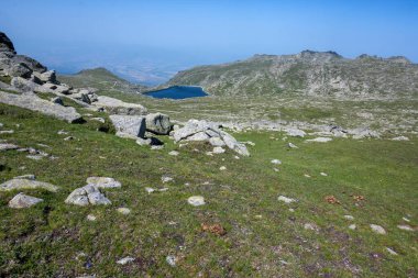 Bulgaristan 'ın Kalin zirvesi yakınlarındaki Rila Dağı' nın İnanılmaz Yaz Manzarası